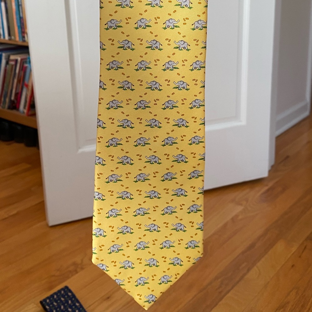 NWT Brooks Brothers Yellow Tie with elephants